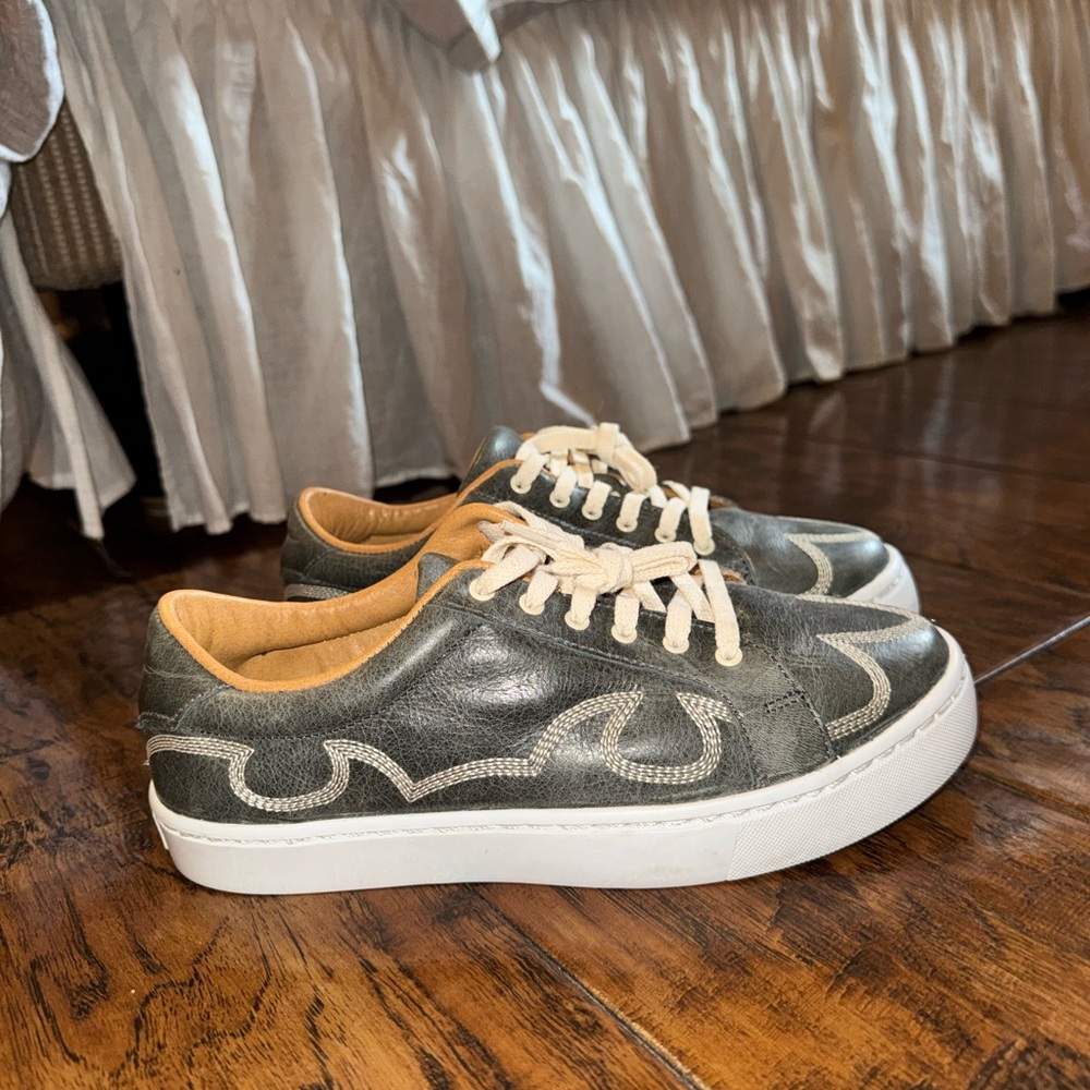 Stylish Gray and White Sneakers